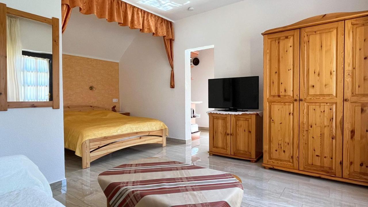 Magyar Apartmanhazak I-Iii. Zalakaros Exterior photo